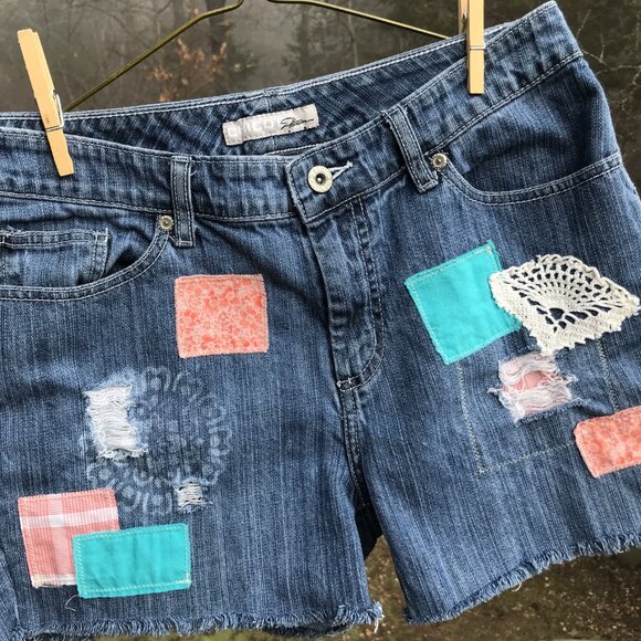 Upcycled Chico’s Patchwork Cutoff Shorts, Bleached Distressed Ripped, Size 1 - Picture 7 of 10